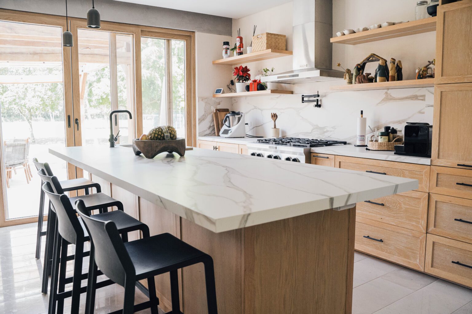 Integrando la naturaleza a la cocina: un espacio fresco y abierto ...